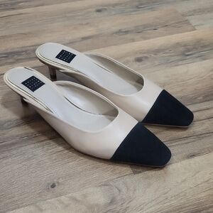 WHITE HOUSE BLACK MARKET Zoe Cap Toe LH Mule In Tan Leather Black Fabric